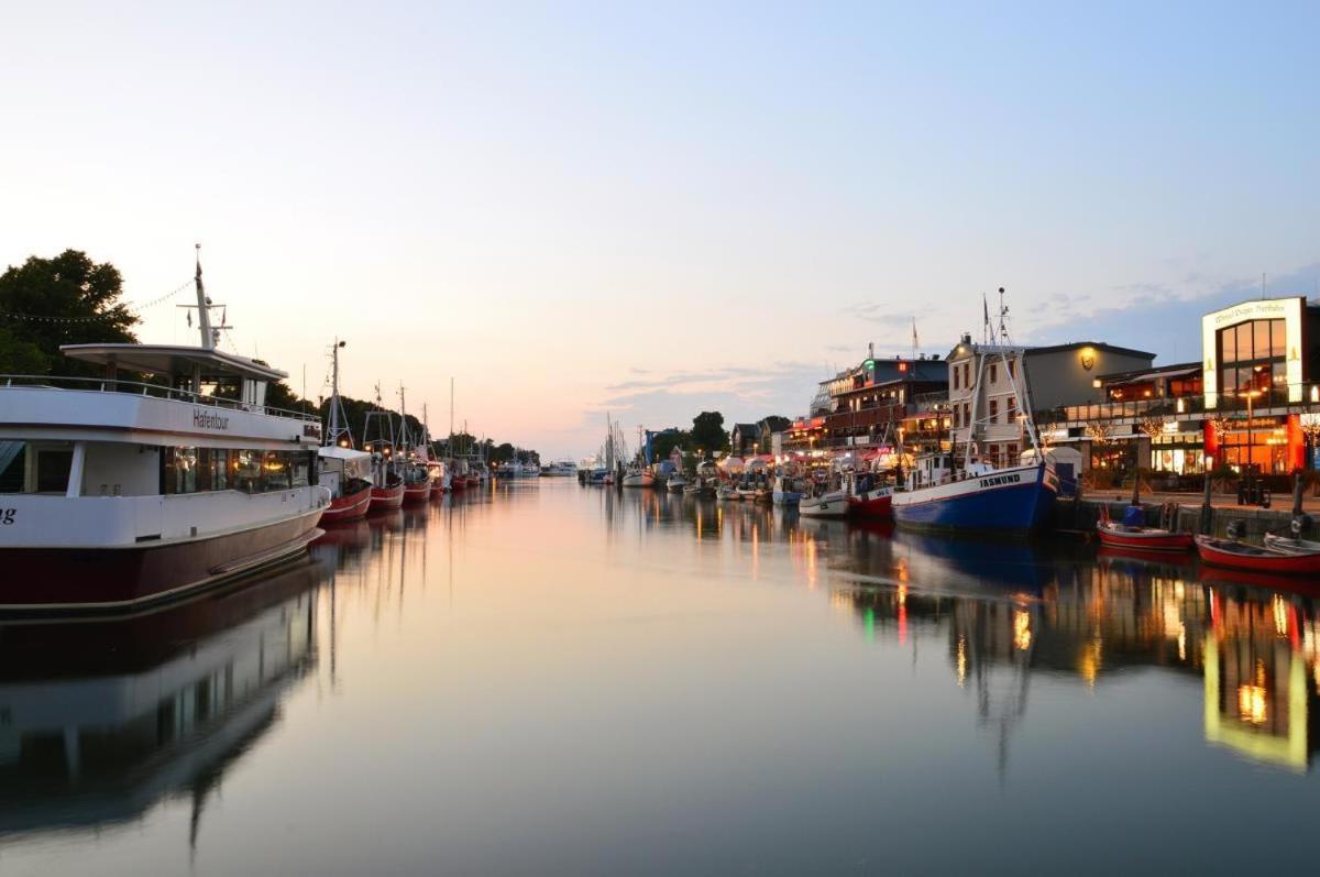 Haus Drei Schwestern, Bernstein Rostock Bagian luar foto